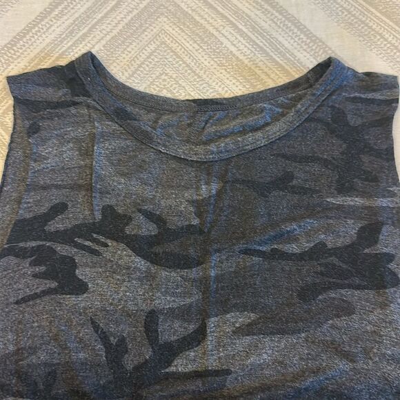 Strut This Women’s Black & Grey Camouflage Tank Top - One Size - Picture 2 of 6